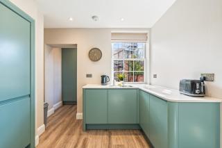 Eaton Place - Free Parking - Sleeps 4 - Handbridge - 6