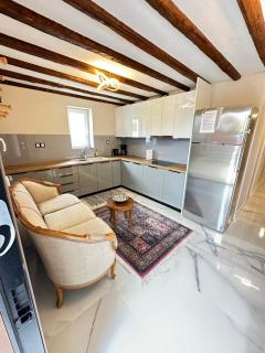 Steven Eleonas apartments - 6