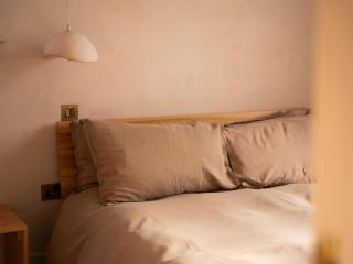 Yarn - Milo Deluxe King Suite - 1