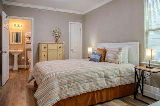 4BR Pet-Friendly, Fenced Yard, Theme Parks, BMT! - 9