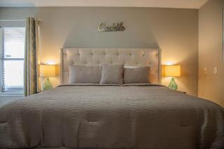 4BR Pet-Friendly, Fenced Yard, Theme Parks, BMT! - 4