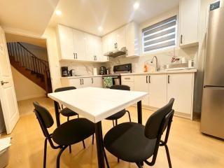 Brand New Basement Suite Private Batheroom Near 404 & shop - 2