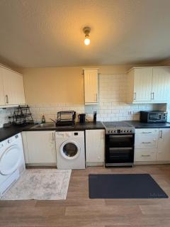Free Wi-Fi & parking, 5 mins walk to shops centre - 8