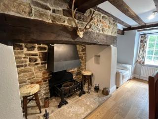 Ivy Cottage - 2