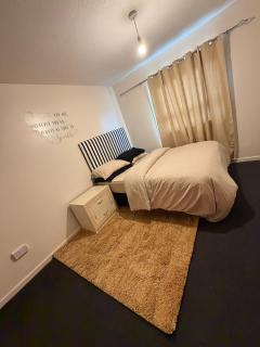 Free Wi-Fi & parking, 5 mins walk to shops centre - 2