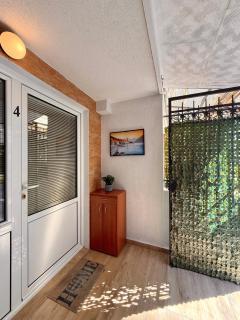 Studio with Free Parking & Terrace Near Beach - 8