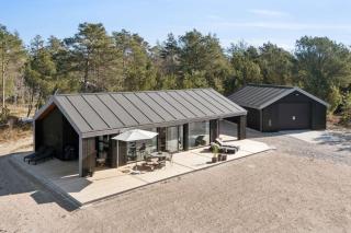 Modern Holiday Near Fjord And Beach - 0