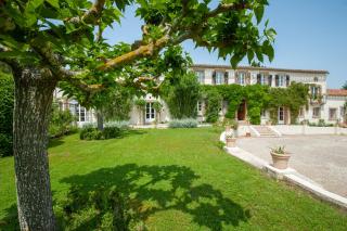 Domaine de Cascaret - sleeps 16 - July - August only - 7