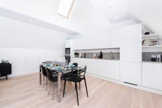Superb Duplex in Ealing - 4