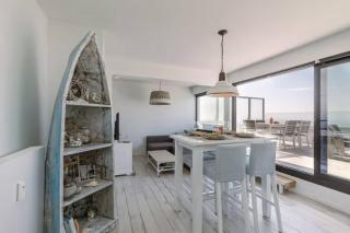Zeezicht Appartement met Groot Terras - 1