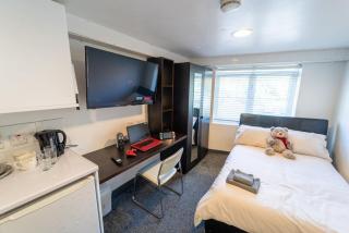 100 Dale road Studios in Guest house - 8