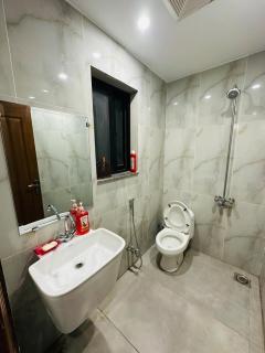 Modern 1BR Park View Lahore Near Ring Road - 5