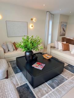 The Crane Homes-Pool, Gym and Private Balcony - 4