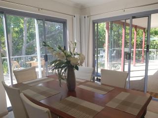 Jacaranda Bushland Escape - 3