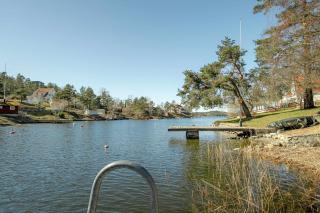 Renovated Swedish Villa Lake Views Beach Access - 5