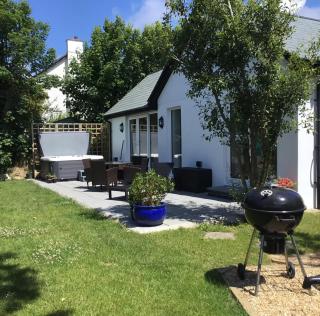 St Faith's Holidays, Bramble Cottage - 0