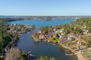 Renovated Swedish Villa With Lake View And Terrace Near Beach - 6