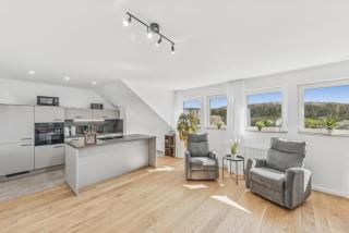 BAT Home Solutions Trierweiler - alles was ein Hotel nicht bietet - 5 Apartments 40 bis 120 qm für bis zu 29 Personen - 5-Raum-Apartment barrierefrei - 60 qm Balkon mit Blick bis Luxemburg - einzeln bis komplett buchbar - 3 Min zur A64 - 1