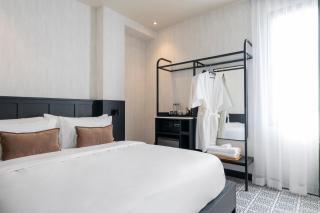 Merchant's Gate Songwat - 5