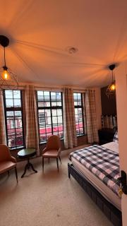 Bright private room in town centre walk to Uni and shops - 9