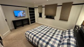 Bright private room in town centre walk to Uni and shops - 3