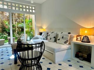 Calamari Homes-Centenario Casa 105 -Walled City - 0