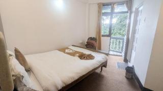 Hotel Sakura Mountain View 5 mins from Darjeeling Railway Station - 8