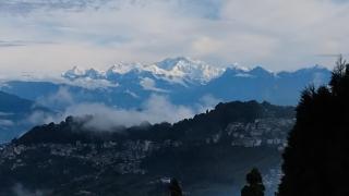 Hotel Sakura Mountain View 5 mins from Darjeeling Railway Station - 7