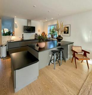 Lakeside Villa In Scenic Virklund - 8