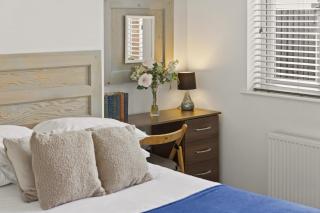 4BR with Private Parking - Wyken - 4