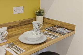 4BR with Private Parking - Wyken - 1