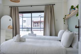 Elegant 2BR Top Floor Apt w/ Parking - 9