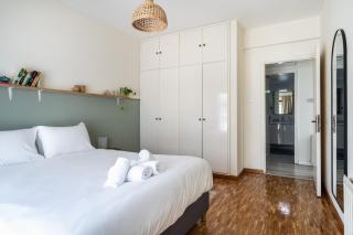 Elegant 2BR Top Floor Apt w/ Parking - 5