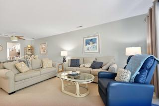 Walk to Beach 2BR Condo with Pool & Tennis - 9