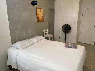 Quarto com banheiro e cozinha a 160 metros da Praia do Farol da Barra V - 0