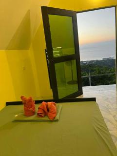 Thornton's Sea View Cafe & Guesthouse - 3