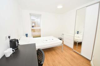 Liverpool Cosy Budget Friendly En-suite Rooms - 9