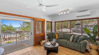 Absolute Beachfront Palm Cove Apt Sleeps 4 - 5