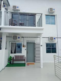 D'Suriah Homestay - 9