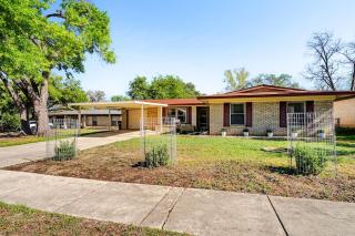 3 BR l Quiet Home with Gazebo l 5 min Medical center l Work room - 6