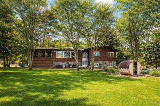 6 Bedroom Lakefront Main House #14 in Sand Bay - 9