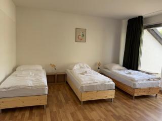 T&K Apartments - Solingen - 5 rooms detached house - private parking - 1