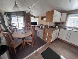 Cabin 6 sleeps 6 Patio Pets Edinburgh Festival - 6