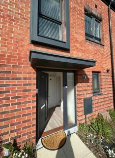 Newly Built 3BR Beautiful Quiet Estate Close To Darent Valley Hospital - 1