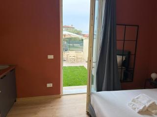 Mistral Holidays - Monolocale con giardino a Marina di Carrara vicino al mare - 4