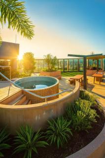 Modern Studio w Pool, Gym, Views - South Brisbane - 2