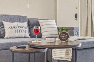 Stylish 1BR Pool and Gym Near Galleria 20 Min to DT - 9