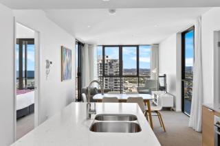 Spacious Dual Ensuites Apartment Coastaline View - 6