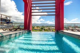 Stylish Condo with Rooftop Pool and Gym - 0