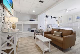 Beachfront Condo, Sleeps 4, Balcony Gulf Views, Long Beach Resort Tower 1 - 9